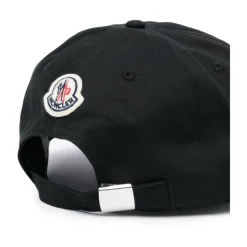 Caps
