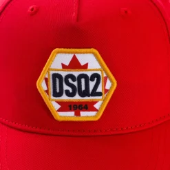 Casquette en coton brodé avec visière déchirée