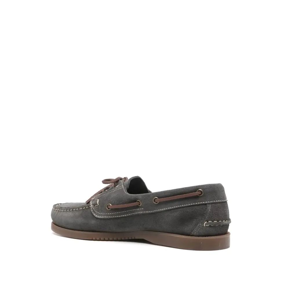 Chaussures bateau gris foncé à lacets et semelle en caoutchouc