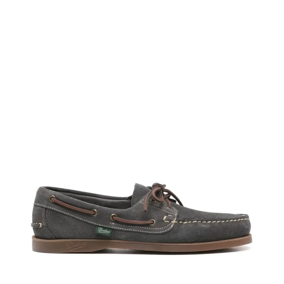 Chaussures bateau gris foncé à lacets et semelle en caoutchouc
