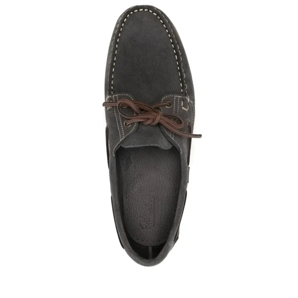 Chaussures bateau gris foncé à lacets et semelle en caoutchouc