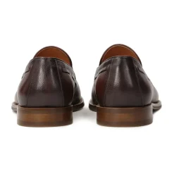 Mocassins marron avec un string