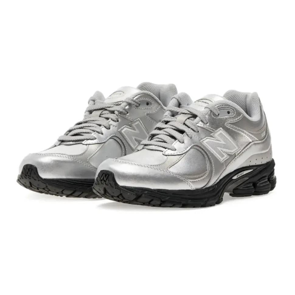 2002R Sneakers