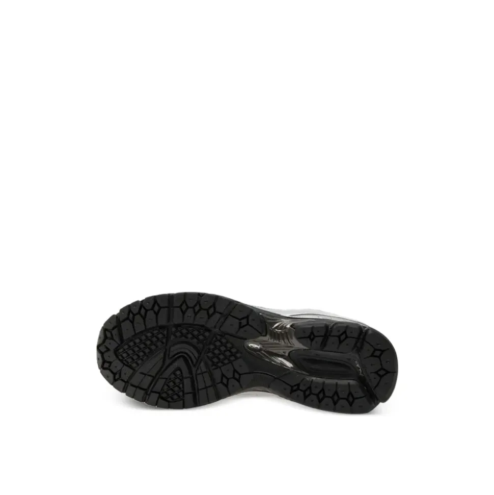 2002R Sneakers